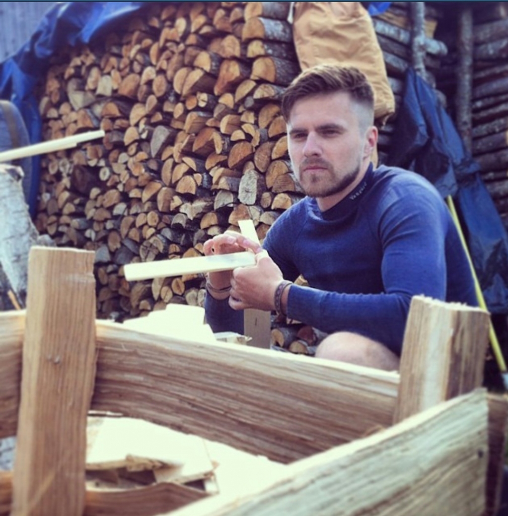 Arvis Rubenis aizraujas ar dizaina priešmetu radīšanu no koka. 
Autors: no personiskā arhīva