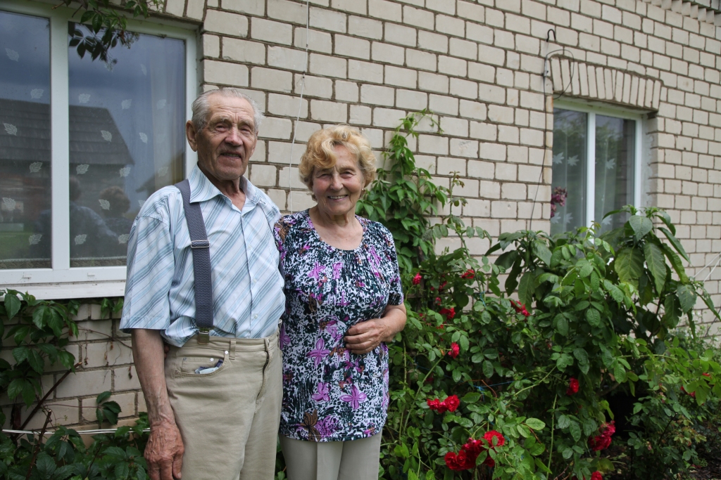 Uz zelta kāzām meitas saviem vecākiem Staņislavai un Mintautam sarīkojušas pārsteigumu, tagad – kas to lai zina, kā būšot. “Mazliet jau būs jāatzīmē,” saka Mintauts.
Autors: Evita Brokāne
