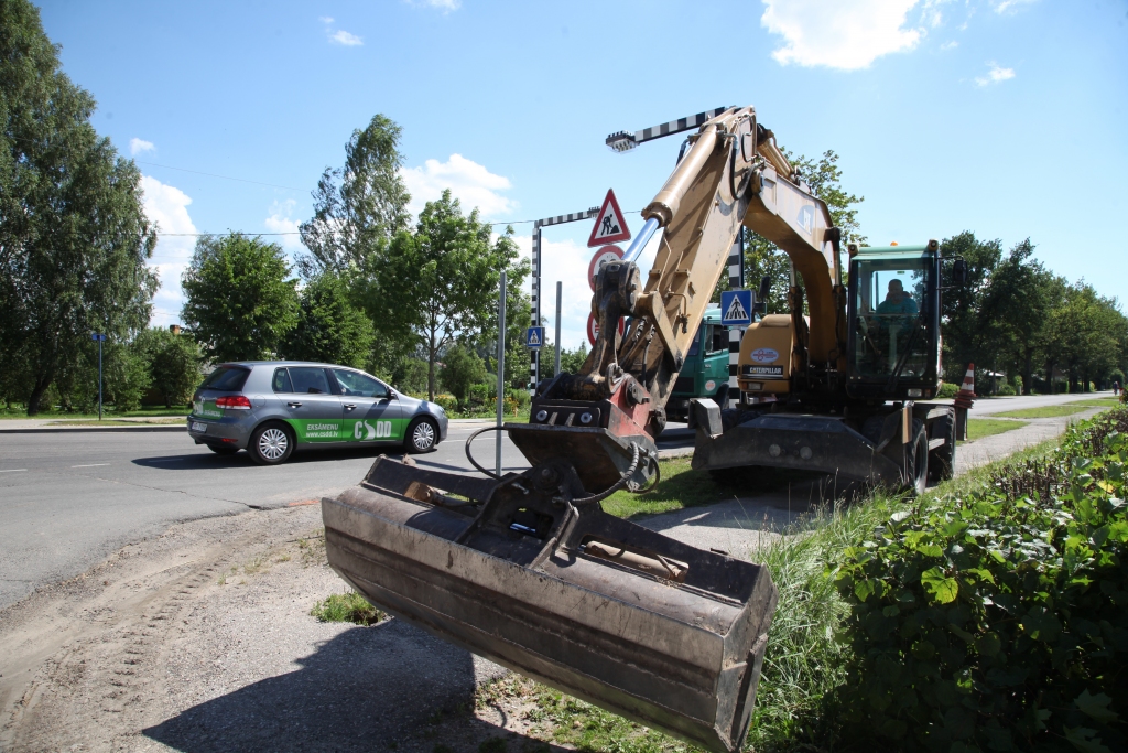 Tā kā rekonstrukcijas darbi jau ir sākušies, ielā ir izvietotas ātrumu ierobežojuma zīmes.
Autors: Evita Brokāne