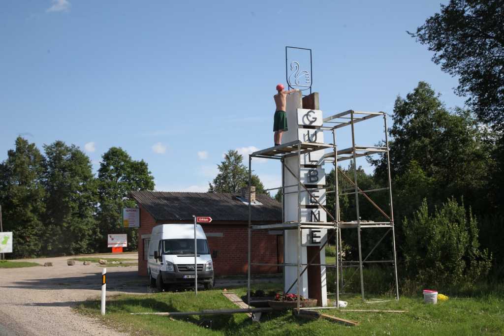 Pirms Pilsētas svētkiem tika sakārtots uzraksts “Gulbene”, kas ir izvietots, iebraucot pilsētā no Smiltenes puses
Autors: Gatis Bogdanovs