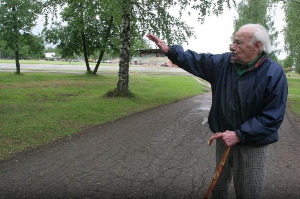 92 gadus vecais gulbenietis Viktors Kazāks.
Autors: Gatis Bogdanovs (no arhīva)