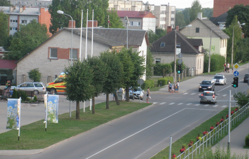5.augustā īsi pirms pulksten 18:00 Gulbenē, Skolas ielas un O.Kalpaka ielas krustojumā, notika divu automašīnu sadursme, kurā cieta 1970.gadā dzimusi sieviete. 
Autors: Pārsla Konrāde