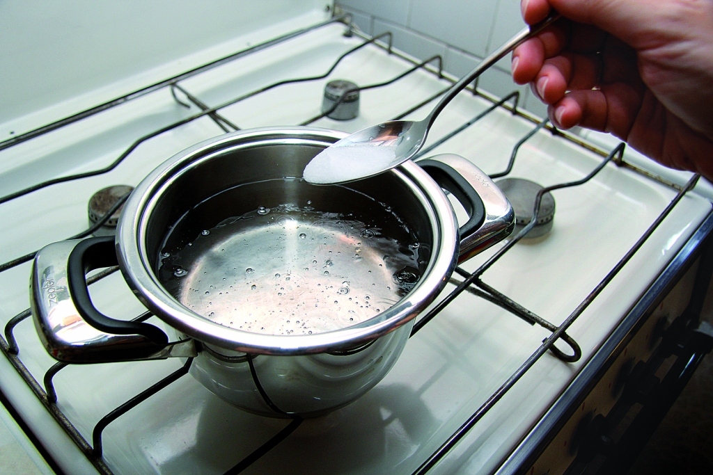 ikdienas sāls patēriņam nevajadzētu būt lielākam par pieciem gramiem – aptuveni vienu tējkaroti.  
Autors: AGRIS SAMCOVS