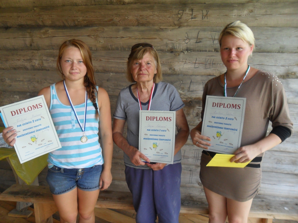 Sieviešu konkurencē lielāko lomu īpašnieces bija Silvija Šabraka (vidū), Kintija Bačka (no kreisās) un Agita Svila. 
Autors: no personiskā arhīva