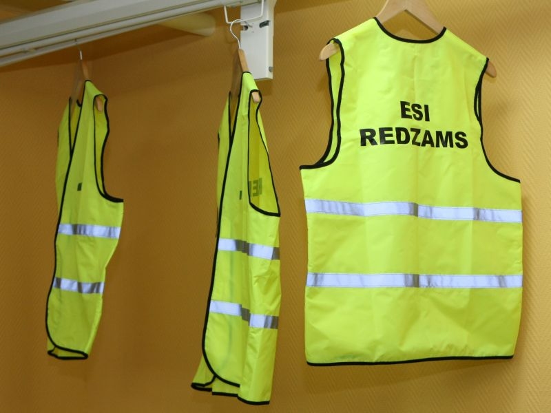 Autors: no interneta