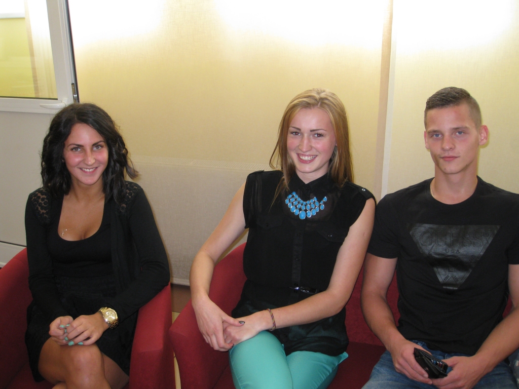 Ir patiesa interese par konkursu! Arī Kristīne Briede, Dana Vasiļenko un Andris Paņins piektdien bija atnākuši piedalīties konkursa “Mis un Misters Gulbene” atlasē.
Autors: Diāna Odumiņa