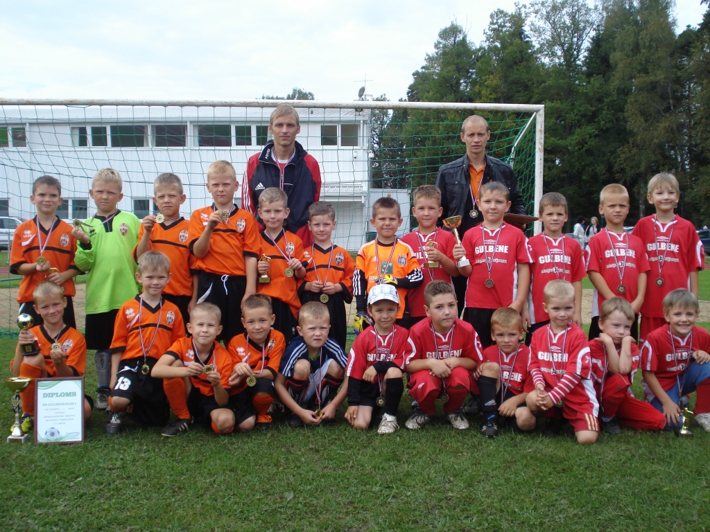 Gulbenes zēnu komandas U-7 grupā. 
Autors: no personiskā albuma