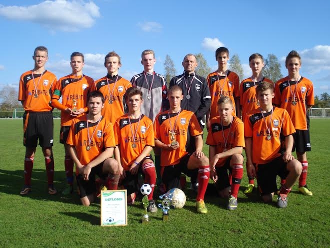 Sudraba godalgas izcīnīja FB Gulbene komanda, kurā spēlēja Kārlis Sudrabs, Ģirts Vasks, Dāvids Vašilišuns, Artūrs Kopeļevs, Rolands Neilands, Armands Blauvs, Germans Frolovs, Rihards Ostrovs, Karels Pastars, Jānis Pajats, Ričards Deksnis, Sandis Sirmais, Daniels Lazdiņš, Niks Zeps, Dāvis Poļaks; treneris Aivars Blauvs.
Autors: no personiskā arhīva