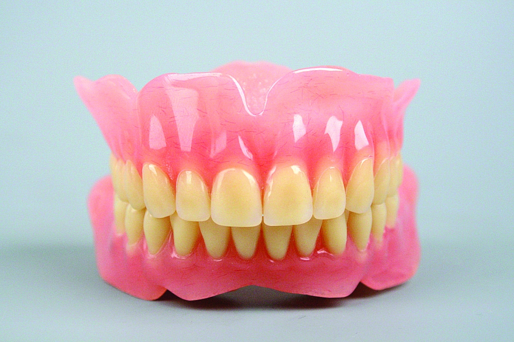 Zobu protēzes ir izņemamas, neizņemamas un daļēji izņemamas.

Autors: no Ilonas Drulles arhīva