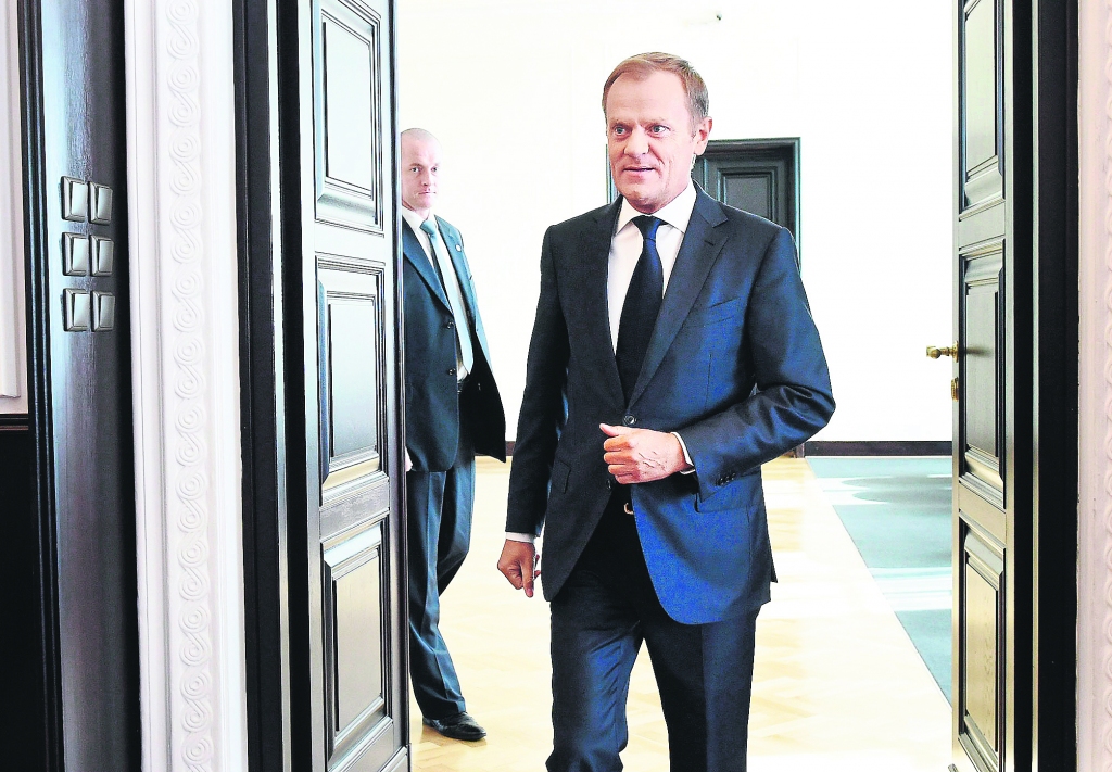 Polijas līdzšinējais premjerministrs Donalds Tusks 1. novembrī kļūs par Eiropas Savienības (ES) Padomes prezidentu, kas ir ietekmīgākais amats ES. 
Viņa iecelšana augstajā krēslā apliecina Polijas globālās ietekmes pieaugumu un iezīmē Rietumeiropas attieksmes maiņu pret Austrumeiropu.
Autors: EPA/LETA