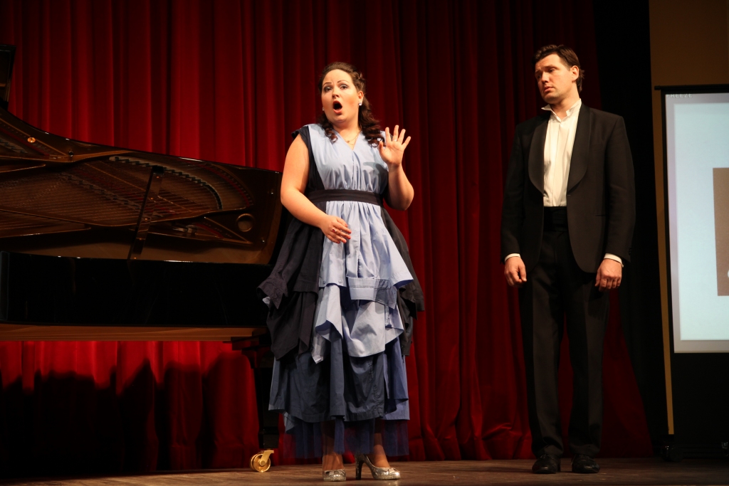 Gulbenes mūzikas skolas 55 gadu jubilejas koncertā Sabīne Krilova uzstājās kopā ar Nauri Indzeri. 
Autors: no “Dzirksteles” arhīva