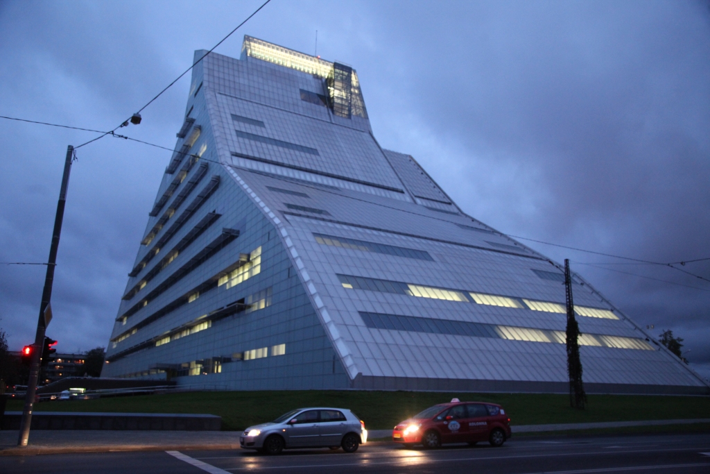 Gaismas pils tumsā!  
Autors: Gatis Bogdanovs