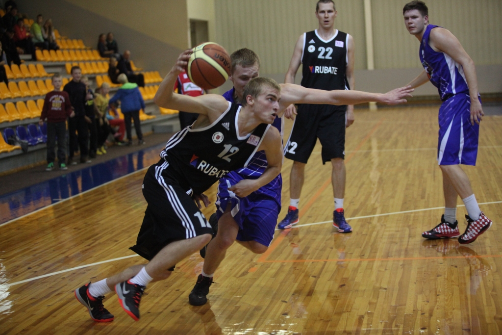 “Gulbenes Buki/ BJSS” komandas treneris Artūrs Brūniņš atzīst, ka, lai arī finālmačā pret BK “Jelgava” tomēr tika piedzīvots zaudējums, šajā spēlē mūsu basketbolisti rādīja līdzīgu sniegumu. 
Autors: Gatis Bogdanovs