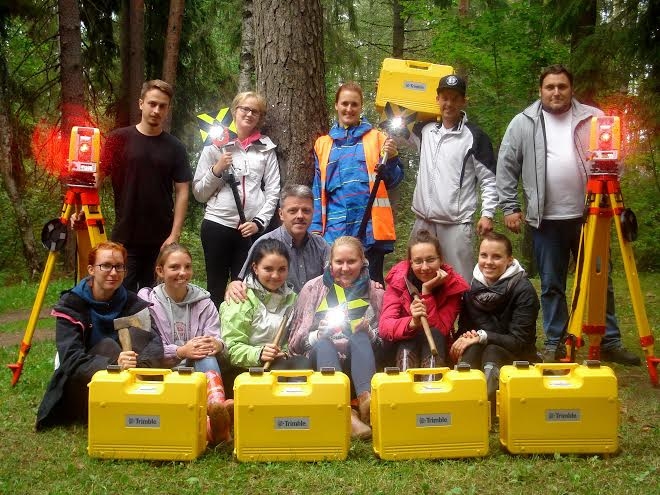 Latvijas Lauksaimniecības universitātes Lauku inženieru fakultātes bakalaura studiju programmas „Zemes ierīcība” 3. kursa studenti lektora Andreja Branta vadībā realizēja Gulbenes novada pasūtījumu - uzmērīt vairākus novada objektus un teritorijas.
Autors: no personiskā arhīva