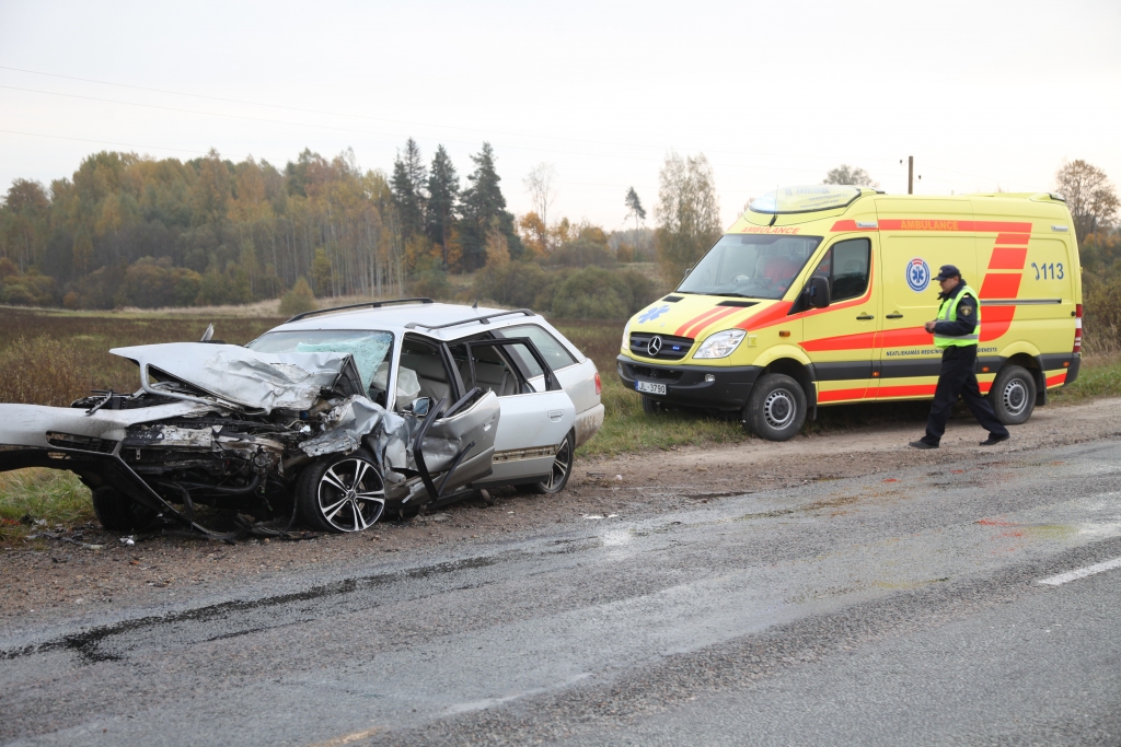 Tikai dažus kilometrus no Gulbenes trešdienas rītā notika ceļu satiksmes negadījums, kurā cietis vieglās automašīnas vadītājs.
Autors: Gatis Bogdanovs