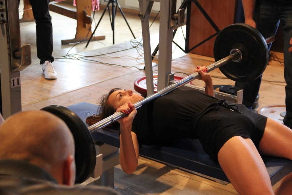 Alūksnes novada čempionātā spiešanā guļus sieviešu konkurencē trešā – Larisa Cīrule, pārstāvot komandu „Gulbenes K.S.P.” un uzspiežot 42,5 kilogramus. 
Autors: Didzis Bauers