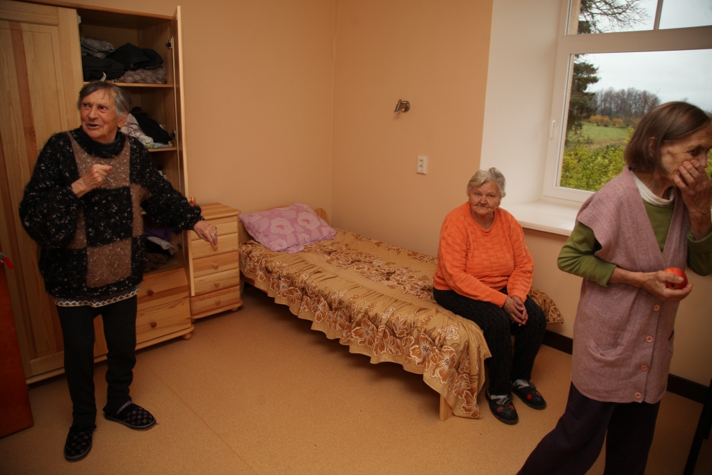 Gaišas istabiņas, jaunas mēbeles. Par telpām priecājas arī sociālās aprūpes centra iemītnieces. 
Autors: Gatis Bogdanovs