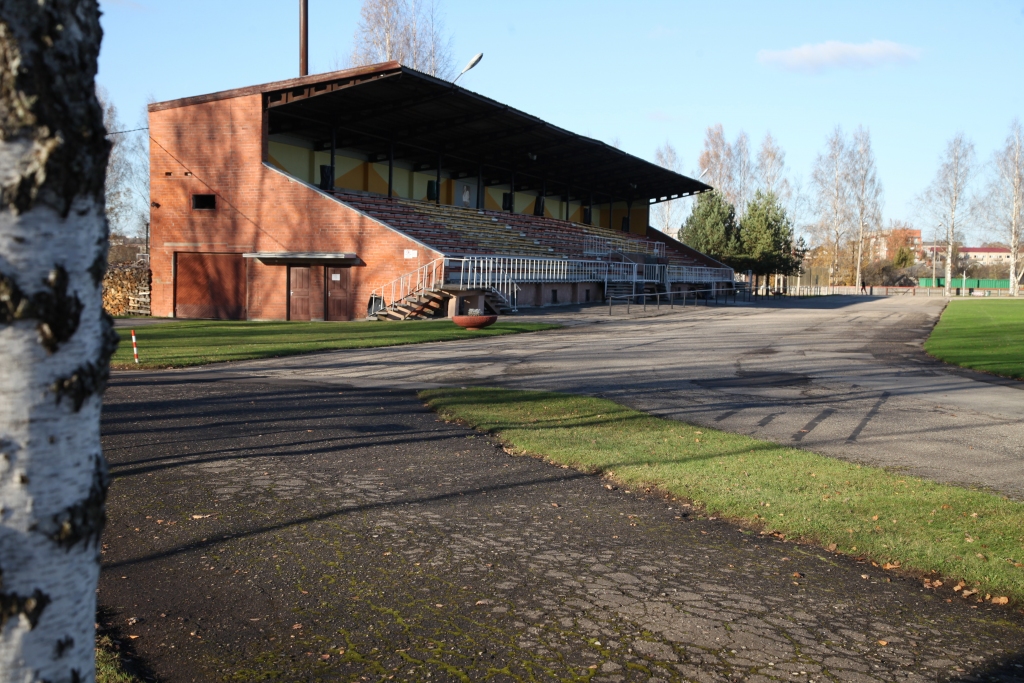 “Tātad gribam uzlabot Gulbenes pilsētas stadiona izskatu?” vakar novada domes finanšu komitejas sēdē ieminējās Nikolajs Stepanovs. “Nē, gribam uzlabot stadiona funkcionalitāti,” viņa teikto laboja Andris Apinītis.
Autors: Gatis Bogdanovs