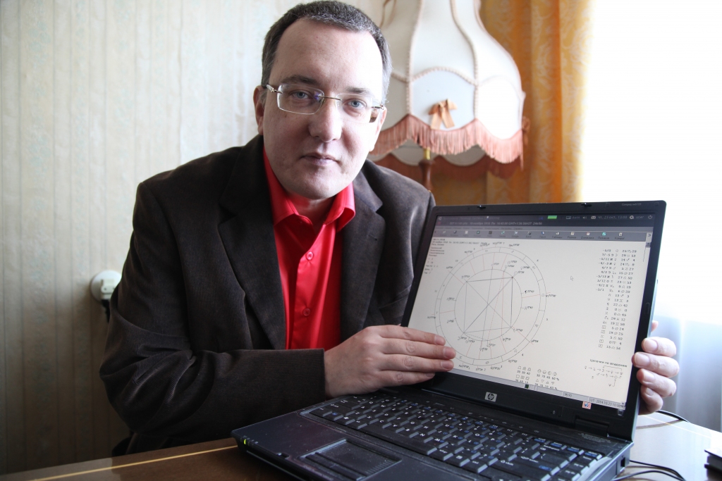 Gulbenes astrologa Vladimira Hermaņa sapnis – izveidot Latvijas etnosa astroloģisko karti! Viņš nezina nevienu amata brāli Latvijā, kurš būtu radījis šādu karti.  
Autors: Gatis Bogdanovs