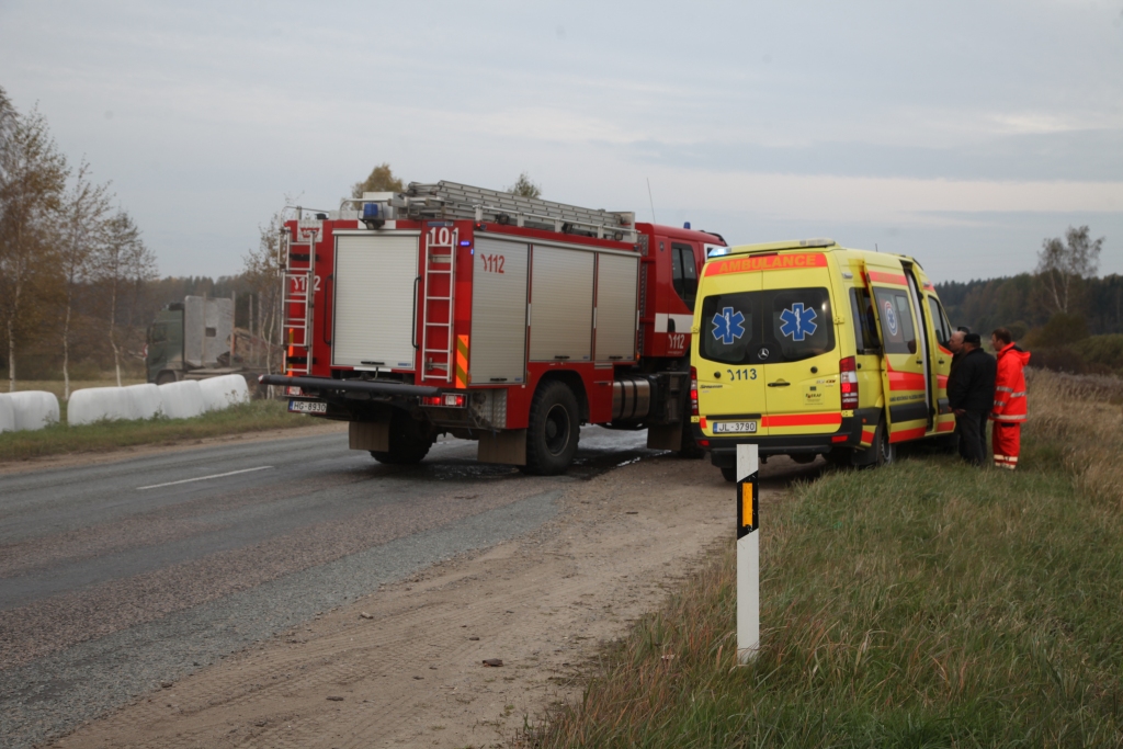 Mūsu novadā deviņu mēnešu laikā notikuši 79 ceļu satiksmes negadījumi. Cietušajiem palīgā vienmēr steidz mediķi un arī glābēji.
Autors: no 
