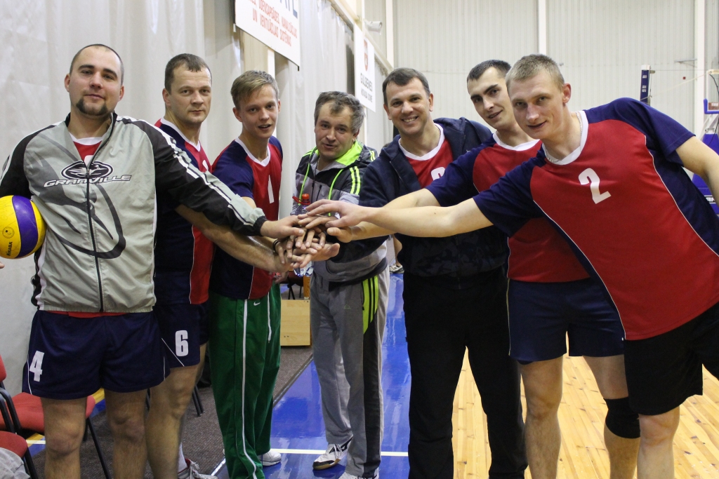 Pirmajā sabraukumā divas uzvaras izcīnīja Gulbenes vienība (no kreisās): Mārcis Rudzītis, Aivars Berkolds, Ritvars Ginevičs, Vilnis Meisītis, Dzintars Vasiļjevs, Rihards Mihailovs un Jānis Romers.
Autors: no organizatoru arhīva