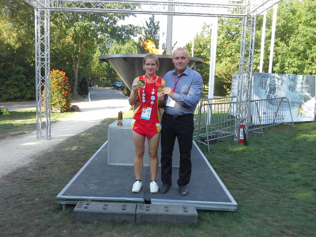 Speciālajā Olimpiādē ļoti veiksmīgi startēja Sveķu skolas audzēkne Veronika Vasiļjeva, kurai tās bija pirmās olimpiskās spēles. Viņa ieguva visu medaļu komplektu.
Autors: no personiskā arhīva