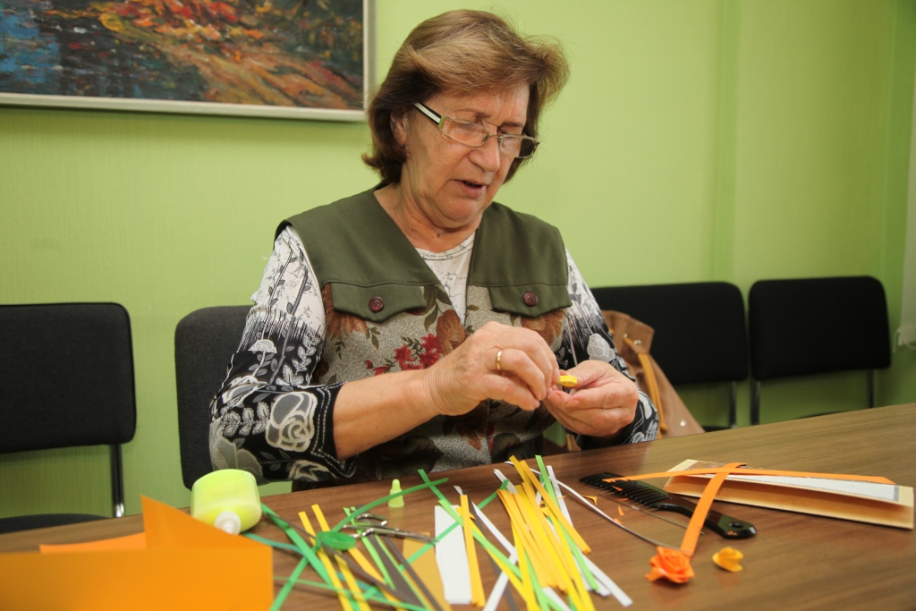 Pārsla Hamote atzīst, ka apsveikumos viņai patīk atveidot dažādas puķes, kas ir atrodamas dabā tepat mums līdzās.   
Autors: Gatis Bogdanovs