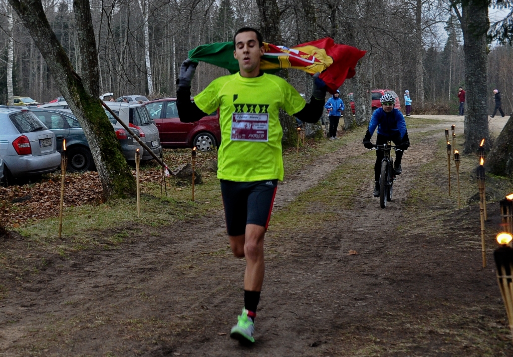 Valsts svētku priekšvakarā portugālis Flavio Nunes, kurš Gulbenes novadā veic brīvprātīgo darbu, plūca uzvaras laurus skrējienā “Patriots”, kas ir veltījums latviešu strēlnieku piemiņai. 
Autors: Raitis Puriņš