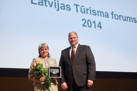 Gadskārtējā Tūrisma attīstības valsts aģentūras sarīkojumā „Tūrisma forums” Gulbenes tūrisma un kultūrvēsturiskā mantojuma centra vadītāja Iveta Kovtuņenko saņem galveno balvu par uzvaru konkursā . 