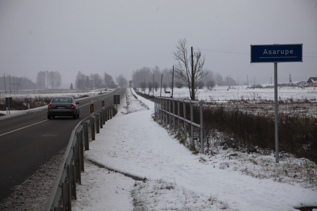 Varbūt ne cilvēki, bet dabas māte būs tā, kas notīrīs sniegu uz gājēju ietves, kas ved no Gulbenes līdz Palienai.
Autors: Gatis Bogdanovs