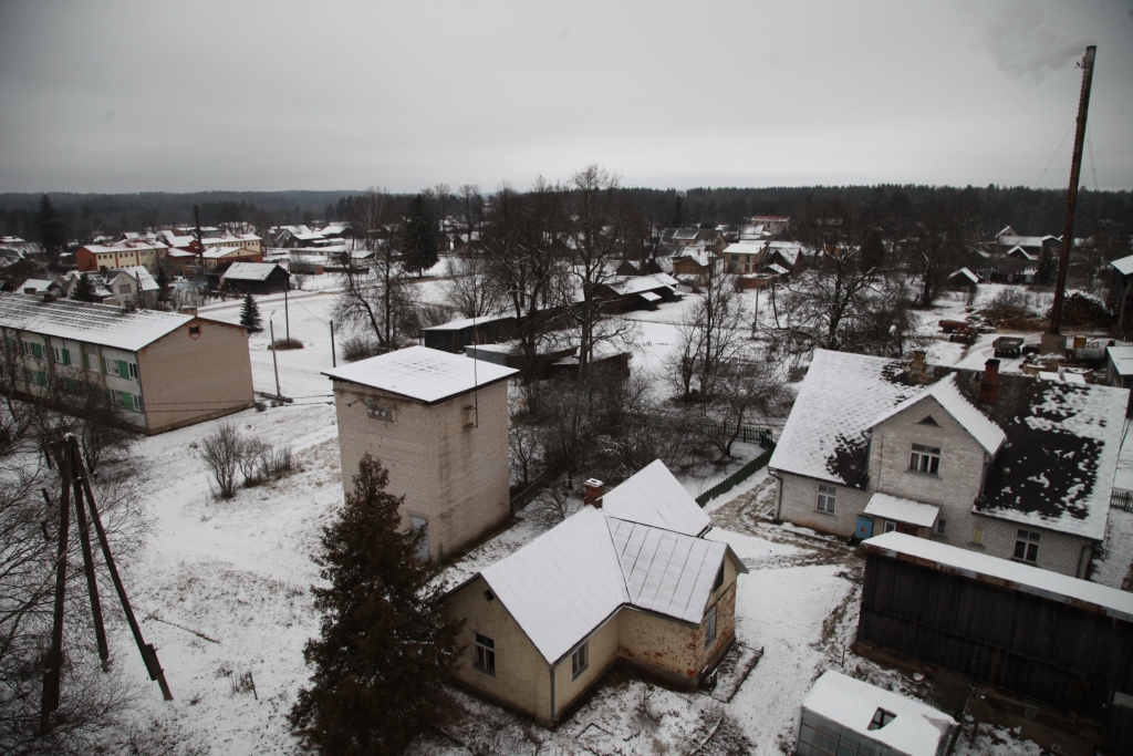 Lejasciema ciema teritorijā 11 gadus ir bijusi pilsēta. Kopš tā laika saglabājies vien zeltītās krāsas ģerbonis, kuram cauri vijas zila līnija, kas simbolizē Gauju. Tomēr lejasciemiešos dzīva ir vēsturiskā atmiņa, viņi savā ziņā arī šodien jūtas kā pilsētnieki. 
Autors: Gatis Bogdanovs