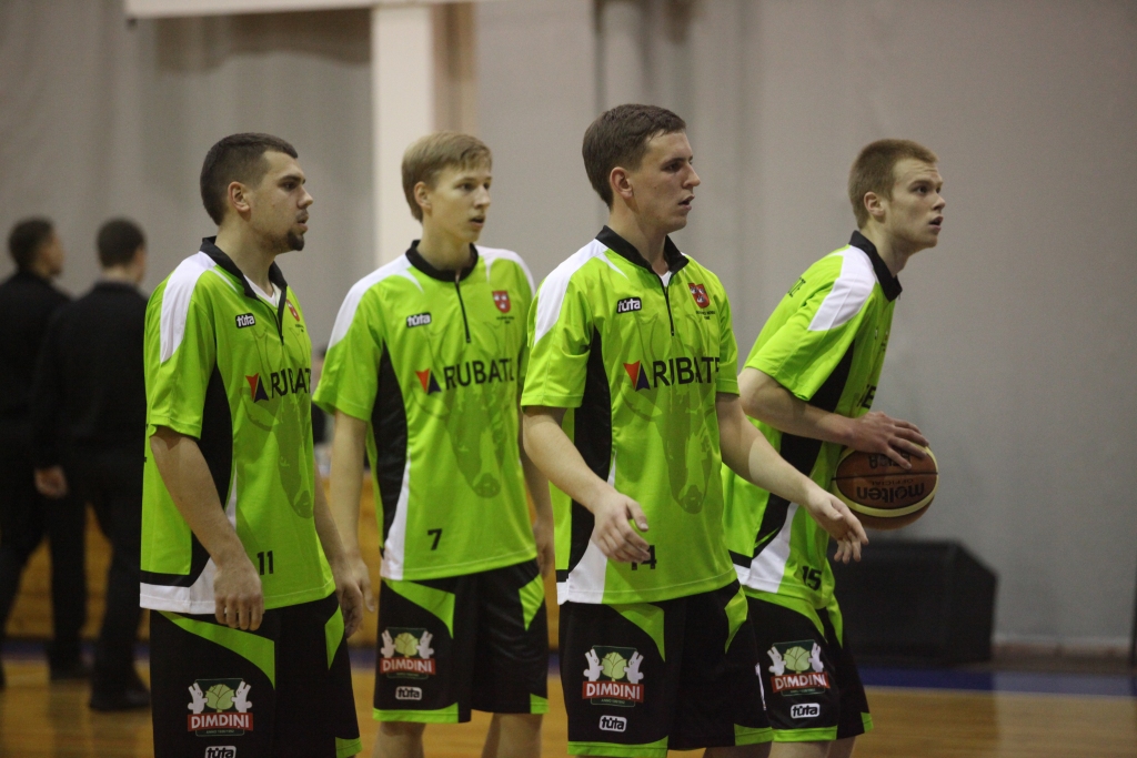 Pēdējo mājas spēli komanda aizvadīja jaunās formās. Uz tām redzami arī komandas sponsoru vārdi. 
Autors: Gatis Bogdanovs