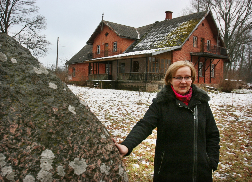 Tirzmalietei Sandrai Zirnei latviešu bibliogrāfa Jāņa Misiņa dzimtās mājas “Krāces” ir īpašas, jo savulaik viņa bija bibliotekāre. Viņas ģimenes uzņēmums tagad šīs mājas ir ieguvis īpašumā un centīsies tās atjaunot, veidojot arī piemiņas istabu J.Misiņam.  
Autors: Gatis Bogdanovs