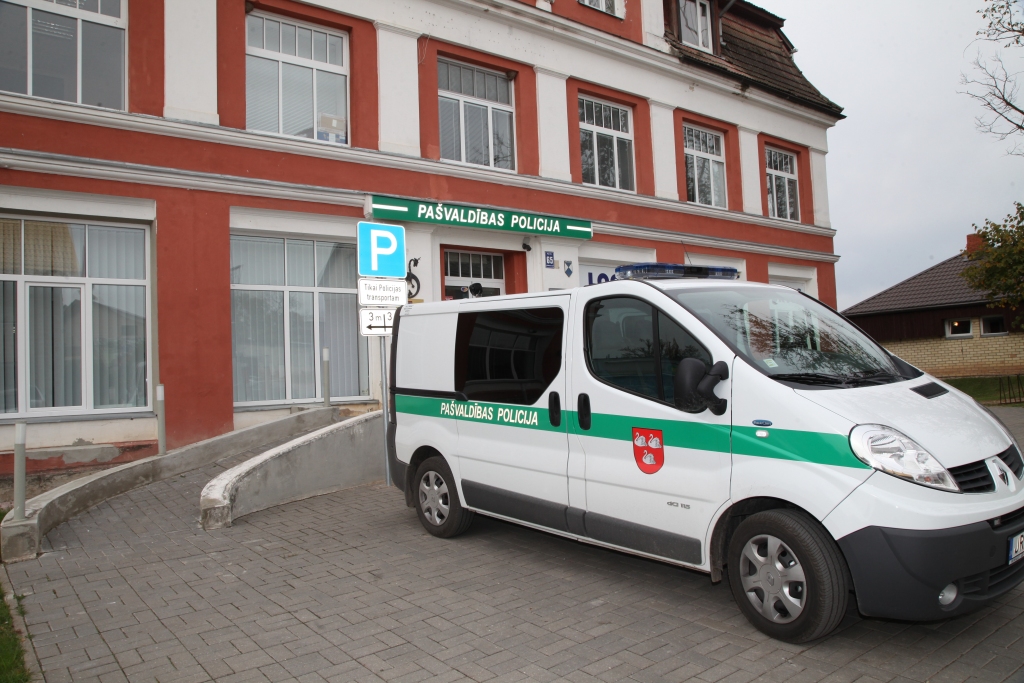 Būs jau 8 darbinieki! Gulbenes novada pašvaldības policija nostiprinās un aug, deputāti to atbalsta. 
Autors: no “Dzirksteles” arhīva