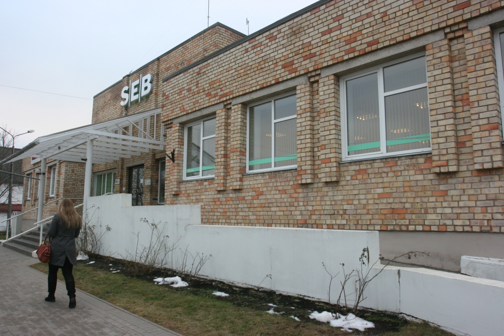 Vai tiešām drīzumā Gulbenē nebūs “SEB bankas” filiāles un tās logi ar nākamā gada februāri patiešām grims tumsā? 
Autors: Gatis Bogdanovs