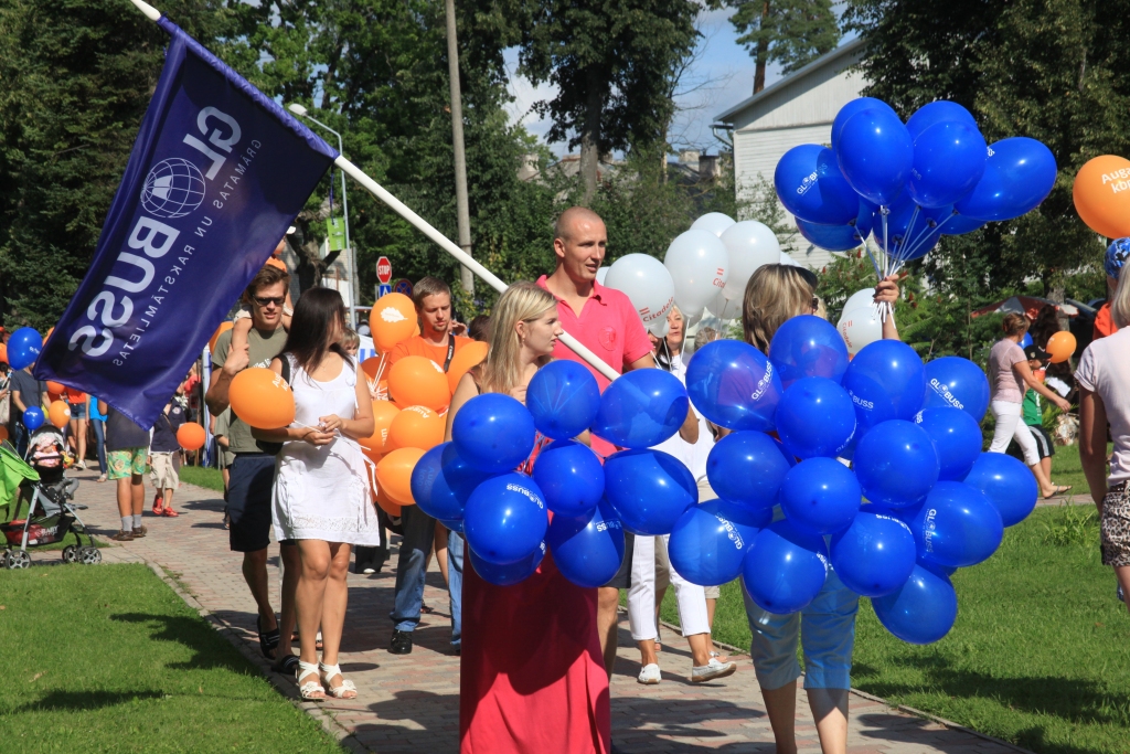 Baloni, kas pildīti ar hēliju domāti priekam, nevis elpošanai.   
Autors: no “Dzirksteles” arhīva