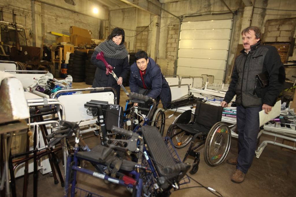 Sākotnēji Gulbenes Rotari kluba biedru lielākā interese bija par multifunkcionālajām gultām, taču sarūpēti tika arī dažādi citi palīglīdzekļi. 
Autors: Gatis Bogdanovs