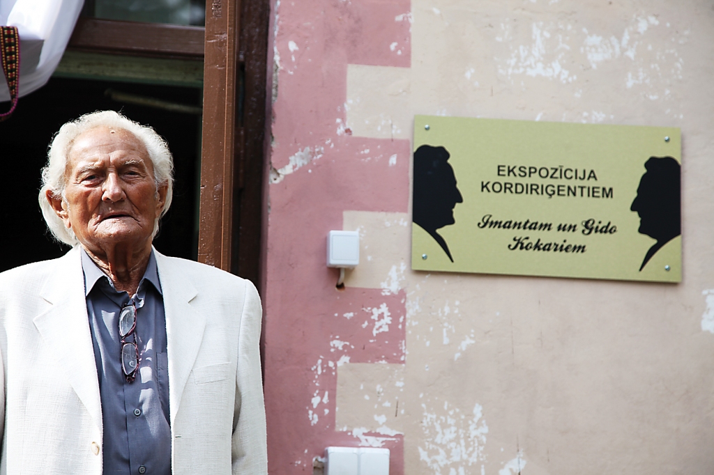 Bijušajā Ozolkalna pamatskolā tapusi unikāla ekspozīcija brāļiem Kokariem vairākās telpās. 