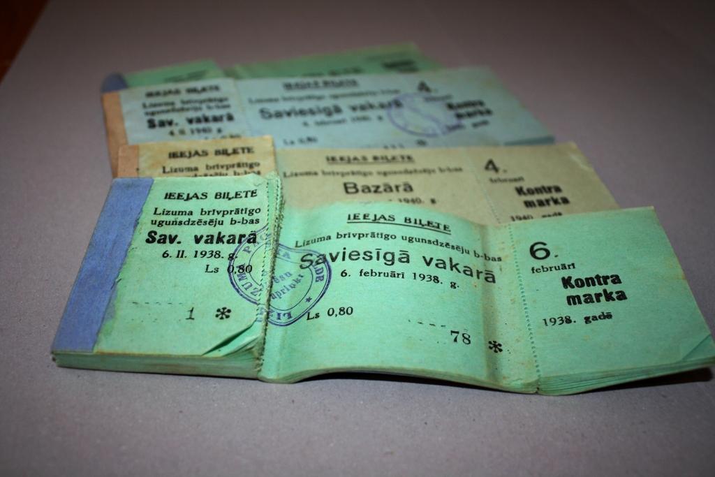 Ieejas biļetes uz pasākumiem, ko organizēja Lizuma BUB.  
Autors: no GVMM krājuma