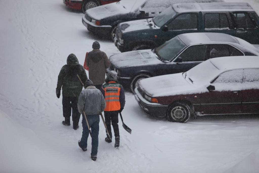 Lai saņemtu dzīvokļa pabalstu, tagad ir jāveic līdzdarbošanās pasākumi, un pārsvarā tie ir apkārtnes sakopšanas darbi.   
Autors:  no “Dzirksteles” arhīva