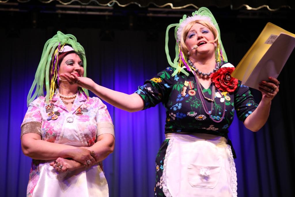 Bufetnieces aicina skatītājus piedāvāt kādu “Soliņa” finālu viņi vēlētos. 
Autors:  Gatis Bogdanovs