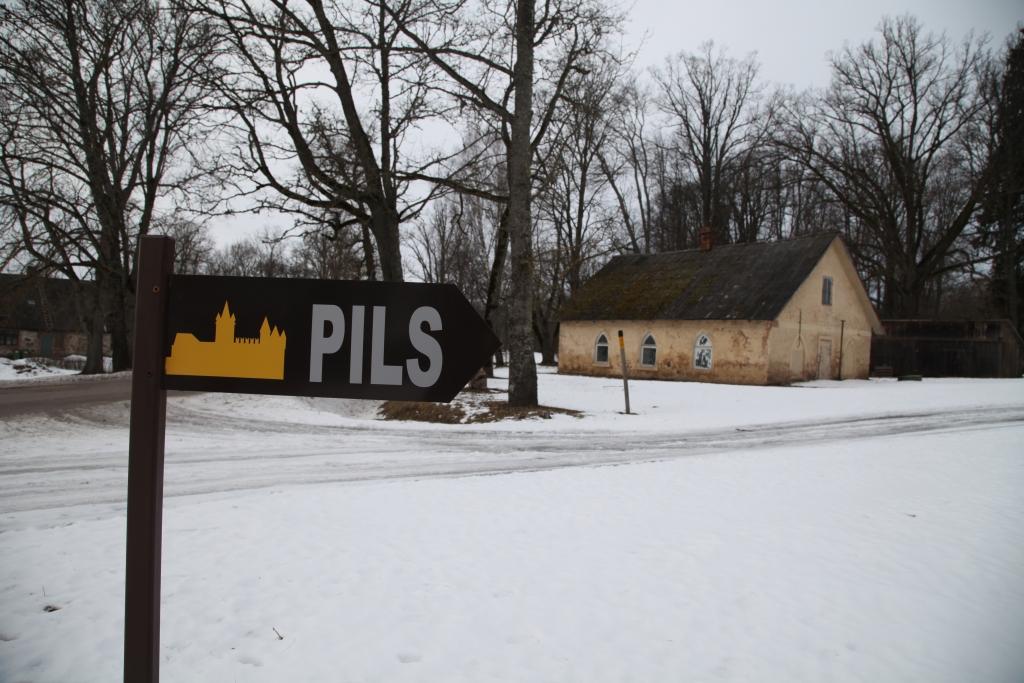 Tieši šeit – pašvaldības ēkā pagasta centrā un netālu no ciemiņu apbrīnotās Stāmerienas pils - visiem būtu izdevīga tūrisma informācijas centra atrašanās. Par to tikai jāvienojas ar ieinteresētajām pusēm, ieskaitot pils iedzīvotāju Andreju Vīcupu.	
Autors: Gatis Bogdanovs