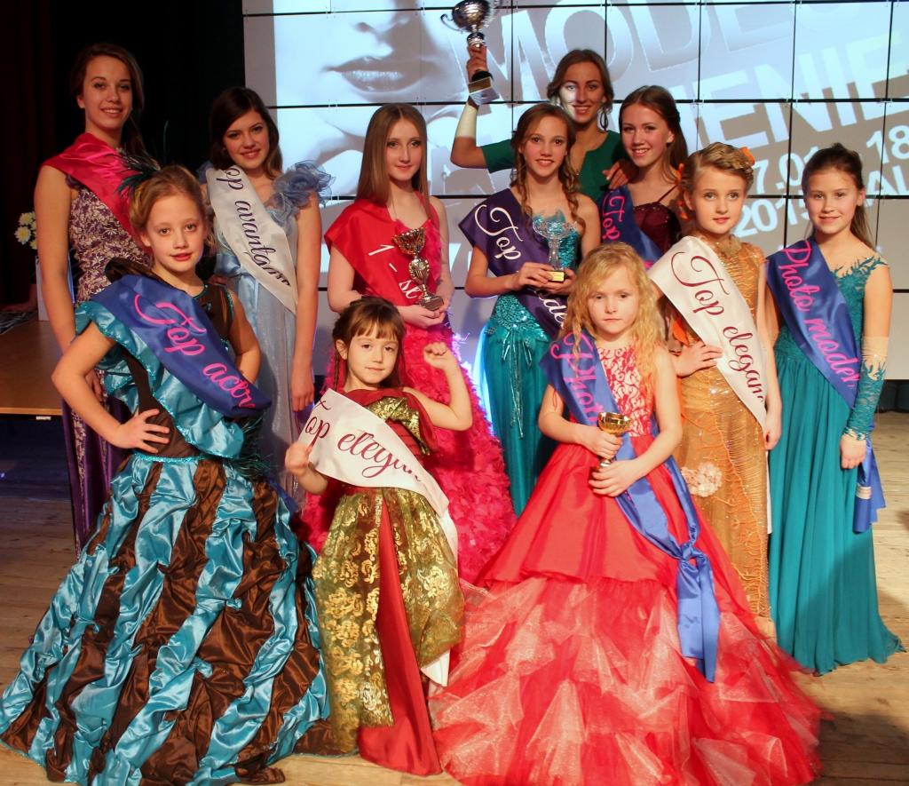 Gulbenes novada meitenes no tērpu teātra “Varavīksne” talantu un modes festivālā Balvos guva atzinību un iedvesmu turpmākajām iecerēm un plāniem. 
Autors: no personiskā arhīva