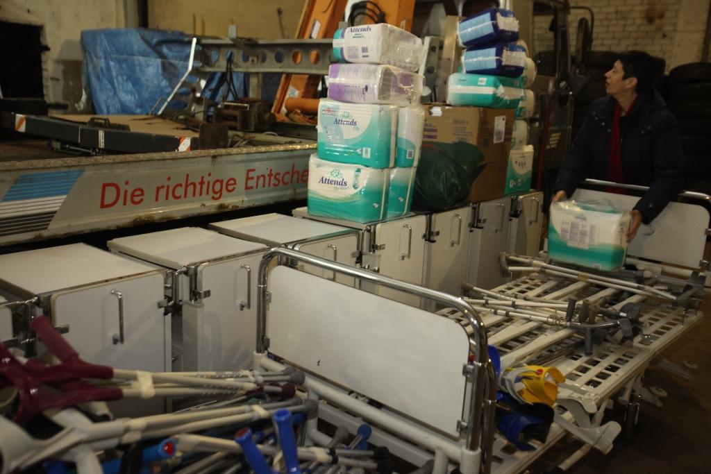 2014.gada nogalē Gulbenes “Rotari” klubs saņēma dāvinājumu – dažādus palīglīdzekļus cilvēkiem ar īpašām vajadzībām. Tie tika sarūpēti ar draugu – vācu “Rodgau” - kluba atbalstu.
Autors: Gatis Bogdanovs