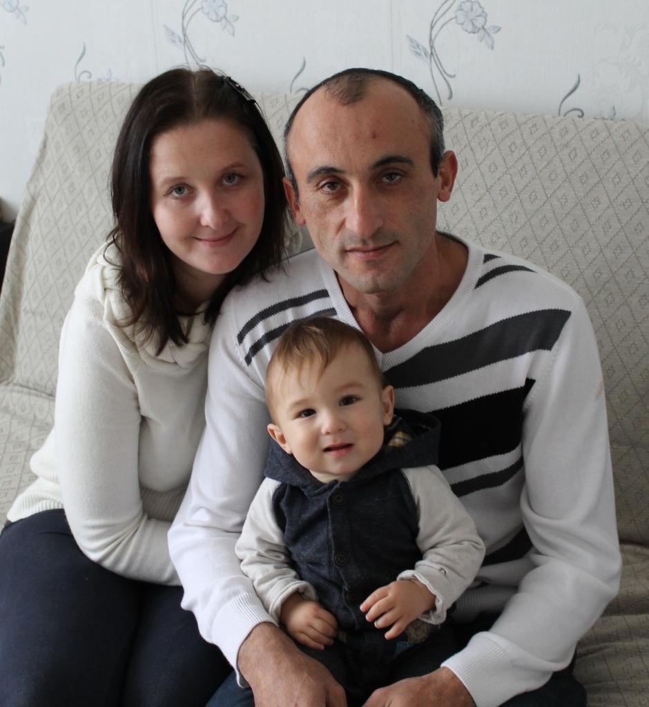 Sanita kopā ar vīru Romānu un dēliņu Anastasiosu jau Gulbenē.  
Autors: no personiskā arhīva