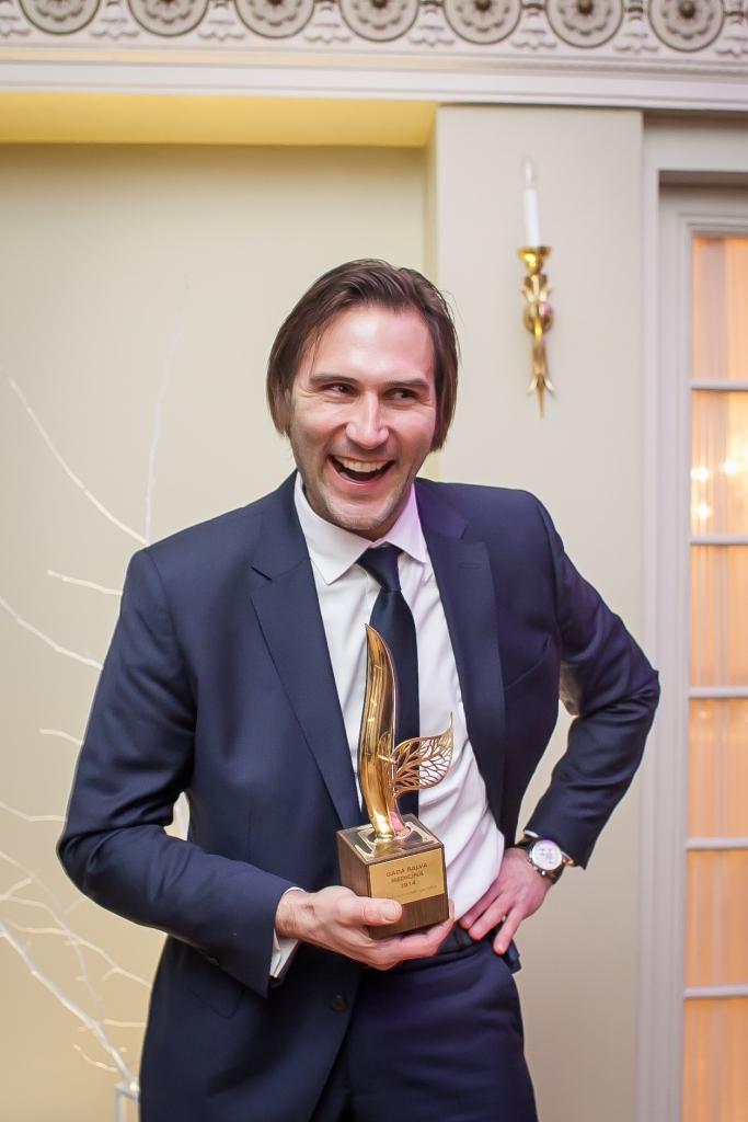 Raivis Aršauskis ir priecīgs, jo saņēmis augstu novērtējumu. Viņš atzīts par “Gada funkcionālo speciālistu 2014”.
Autors: no personiskā arhīva