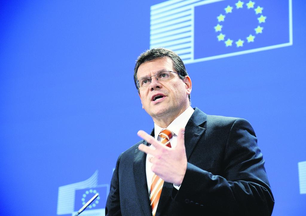 EK viceprezidents Marošs Šefčovičs uzsver: «ES ir lielākā energoresursu pircēja pasaulē. Mēs katru gadu to iepērkam par aptuveni 400 miljardiem eiro. Līdz ar to pret mums jāizturas kā pret ļoti cienījamu klientu.» 
Autors: PUBLICITĀTES FOTO