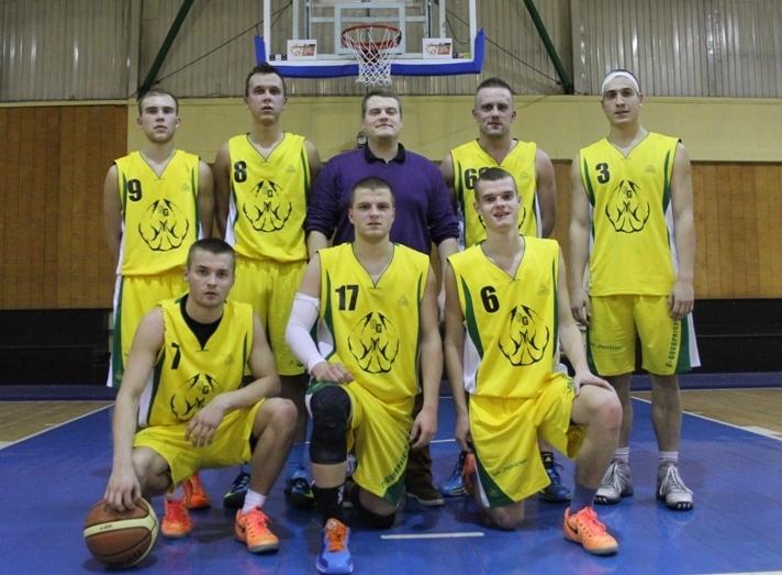 Komanda “Gulbenes Gulbji” (attēlā komanda nav pilnā sastāvā) Latvijas Basketbola alternatīvajā līgā jau priekšlaikus ir nodrošinājuši sev vietu izslēgšanas spēlēs.  
Autors: no personiskā arhīva