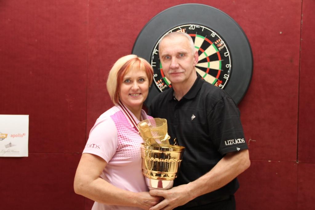 Zeltīte Strade nupat ir izcīnījusi devīto Latvijas čempiones titulu. Par viņas panākumiem lepojas arī vīrs Aldis Strads.  
Autors: no personiskā arhīva