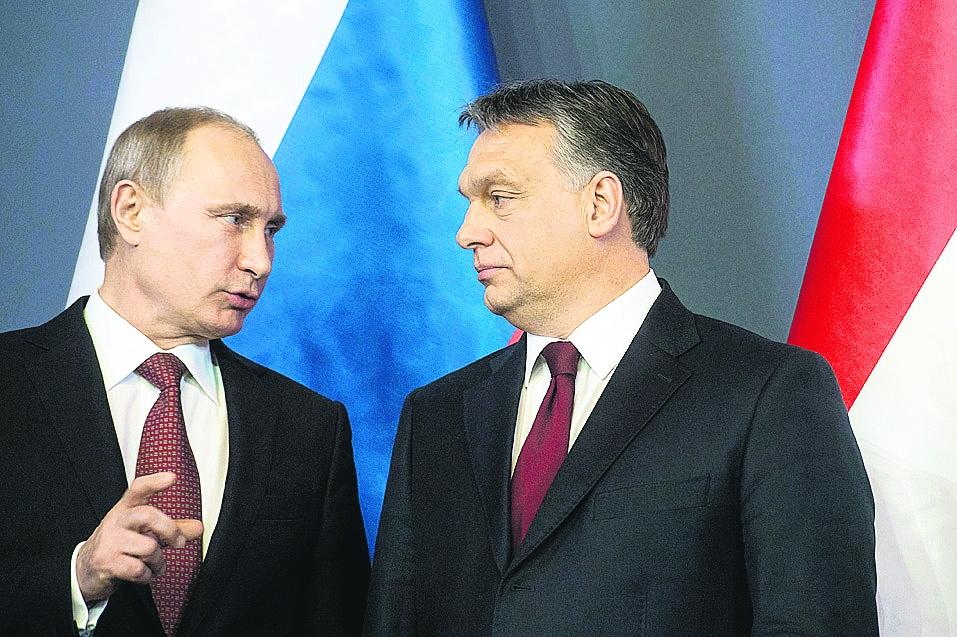 Ungārijas premjerministrs Viktors Orbāns (pa labi) neslēpj, ka Krievijas autoritārais prezidents Vladimirs Putins ir viņa politiskais paraugs. 
Autors: EPA/LETA